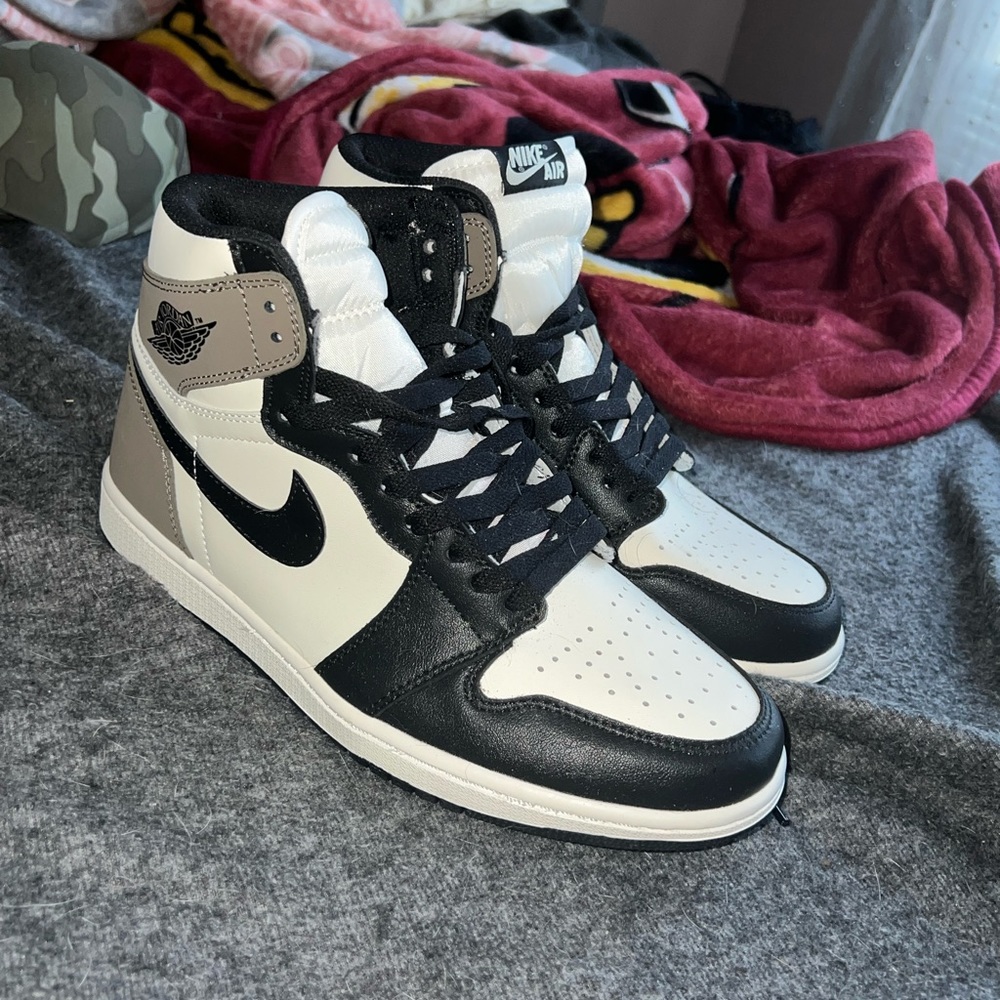 size 9.5 mens mocha 1s